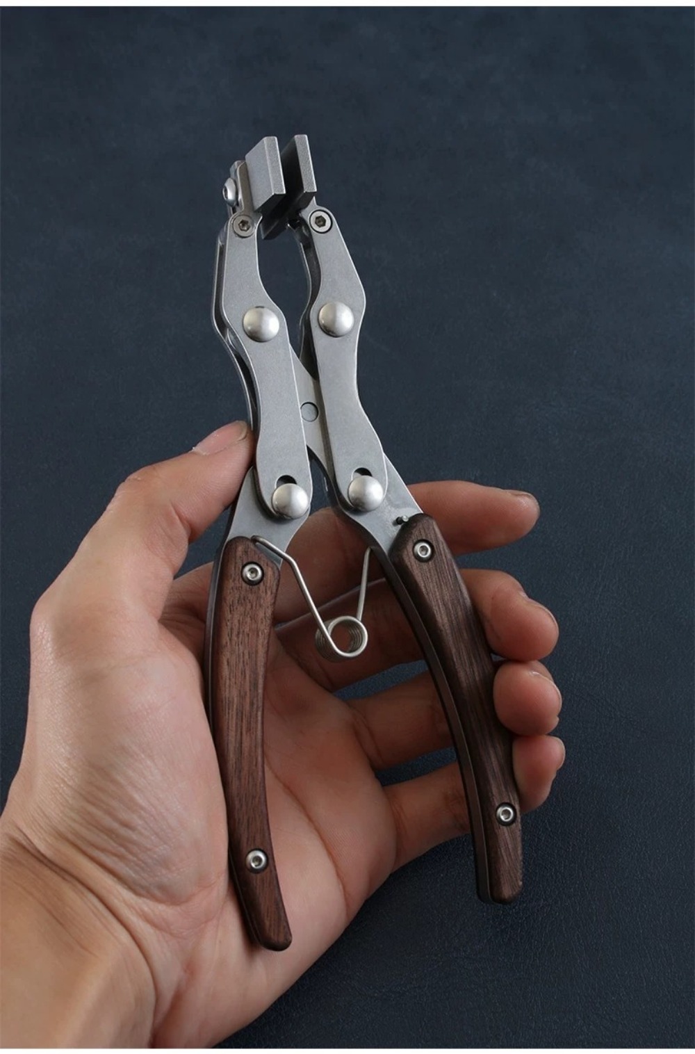 Alicate de Mandíbula Plana de  - Pliers avaliação e preço