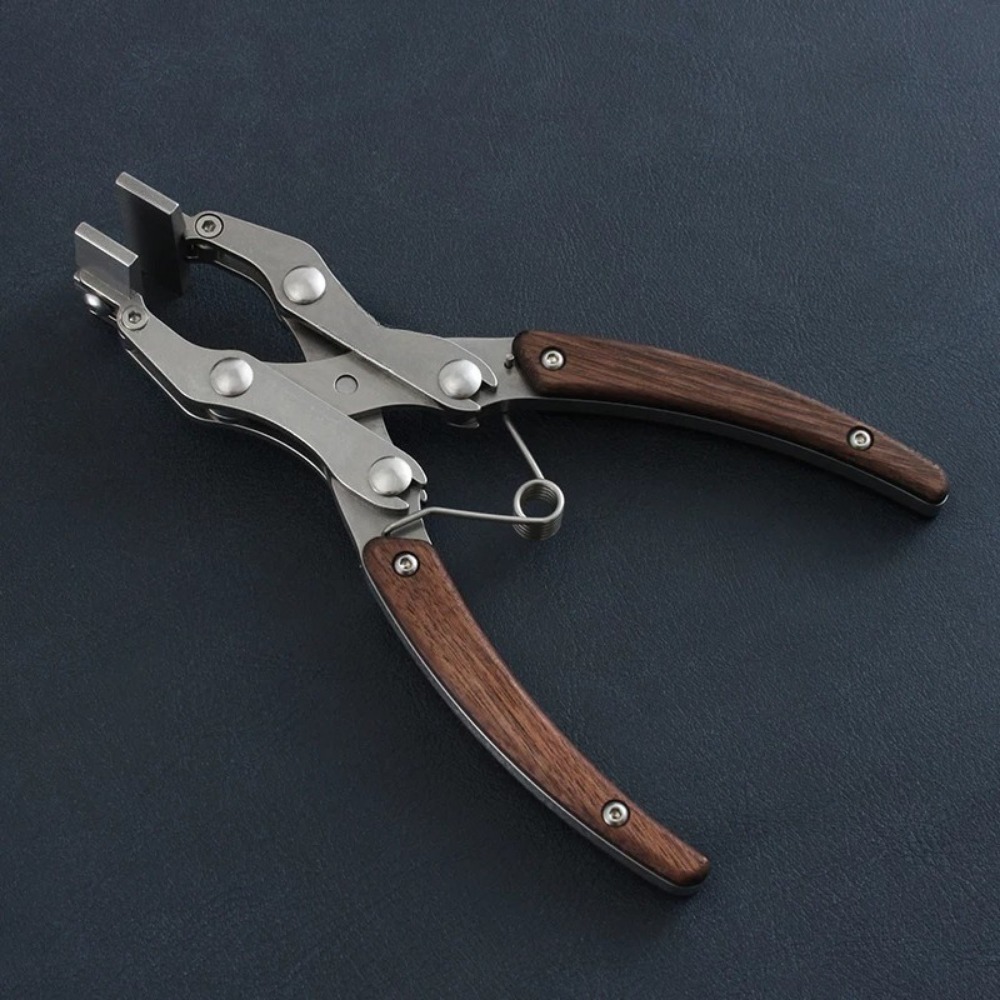 Alicate de Mandíbula Plana de  - Pliers avaliação e preço
